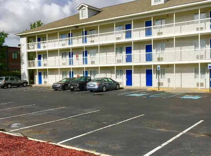 Intown Extended Sc - Rivers Ave Hotel 2*